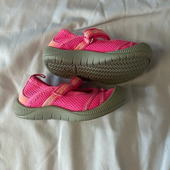 OshKosh B'Gosh -  pink Mary Janes - Kids size 5 - Picture 2 of 7